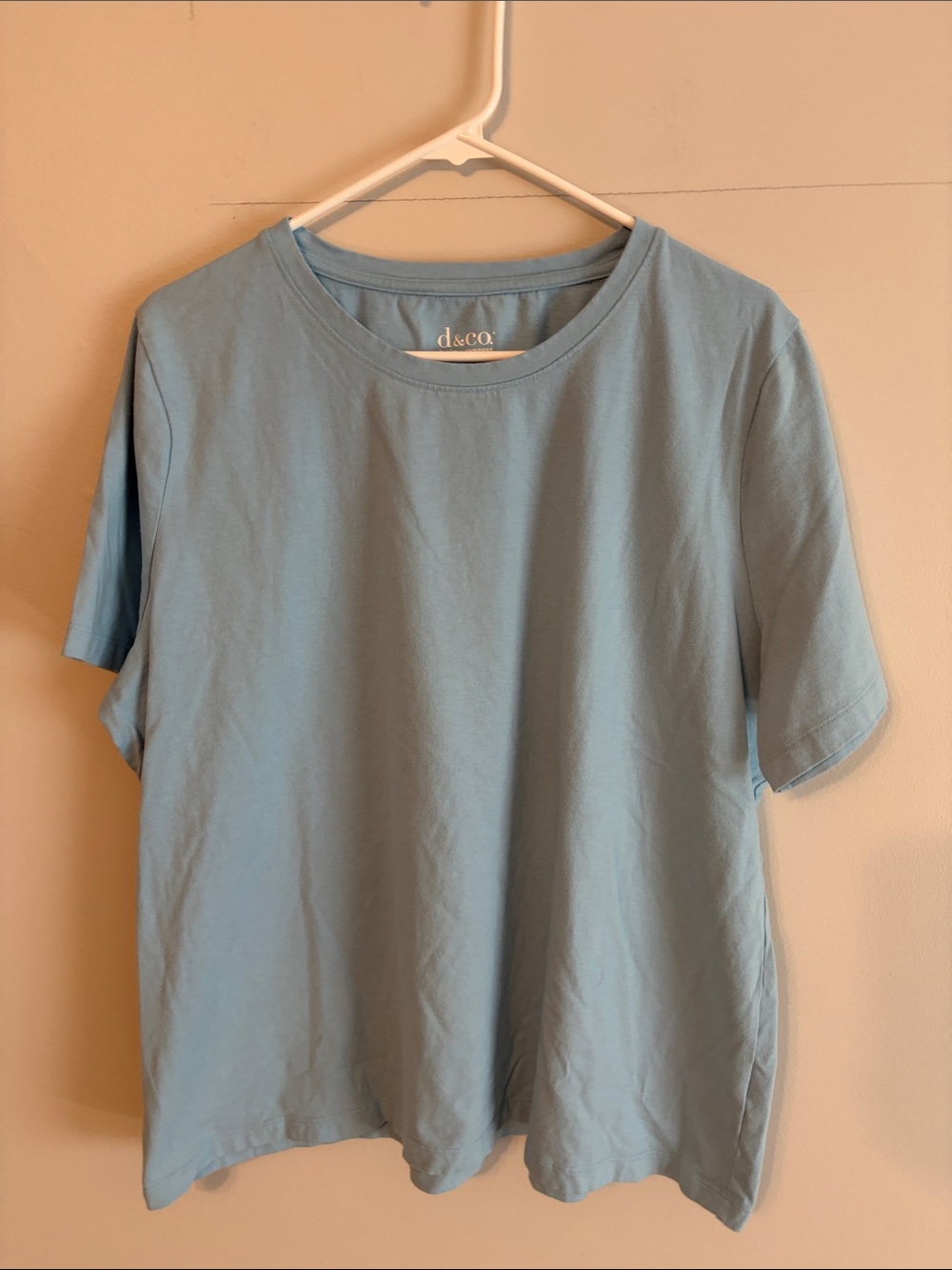 d&co Light Blue Short Sleeve Crewneck Tee for Women. XL. Cotton/spandex.